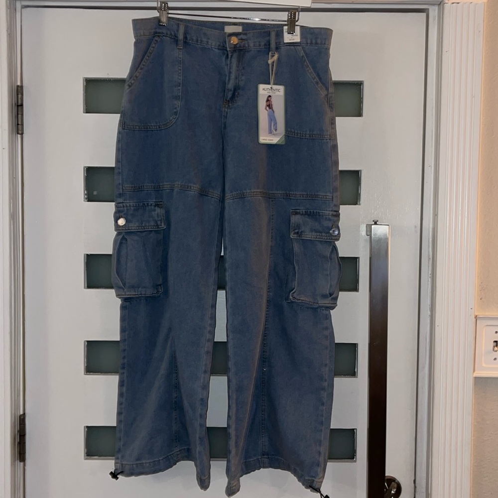 NWT-soft light wash denim wide leg cargo pant with bungee cord at ankle